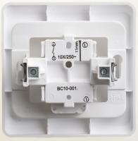 Выключатель Systeme Electric (ранее Schneider Electric) ЭТЮД (белый, скрытой установки) одноклавишный предназначен для применения в сетях до 250В, на ток до 10А. Выключатель подходит для большинства типов ламп, включая люминесцентные. Он прост в установке